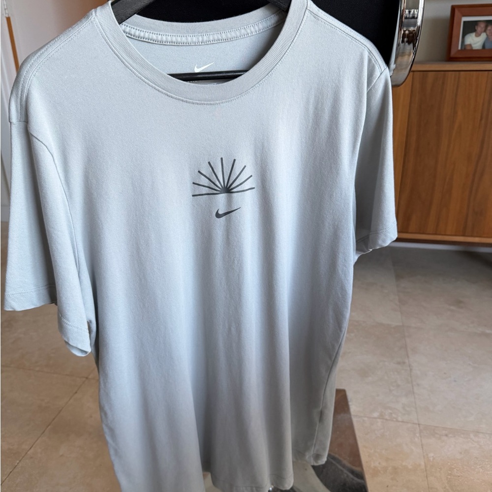 Nike Light Gray Men's DRI FIT Short Sleeve Tee
